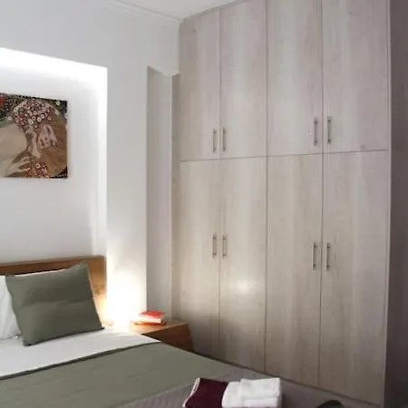 Cozy 2bd In Thissio-acropolis