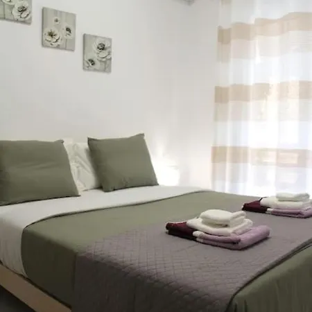 Cozy 2bd In Thissio-acropolis